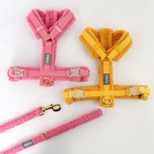 Venta al por mayor, suéter rosa amarillo para mascotas, fabricante de ropa para perros, conjunto de arnés y correa polar para perros <span class=keywords><strong>Arnes</strong></span> Perro - Product Image 2