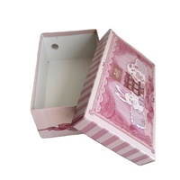 Boîte cadeau rigide épaisse et durable en rose et blanc avec couvercle et trou de ventilation pour chaussures et livres, impression personnalisée, laminage brillant