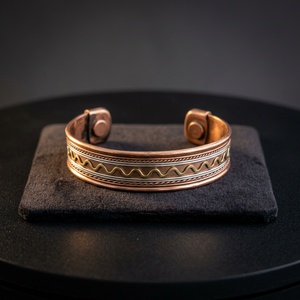 Bracelet magnétique ajustable en cuivre, best-seller, design croix chrétienne, favorise les bienfaits pour la santé grâce à la thérapie magnétique - Product Image 2