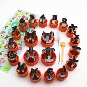 Moule en acier inoxydable pour presser les fruits et légumes Cartoon Sandwich Cookie Cutter pour enfants - Product Image 3