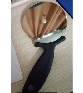 430SS قاطع بيتزا بعجلات بمقبض PP أدوات بيتزا للاستعمال مرة واحدة للطبخ خيارات شعار مخصص - Product Image 3