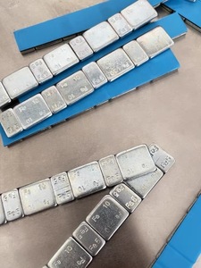 Adhésif pour équilibrage de pneus 5g 10g, conçu pour des poids d'équilibrage de roue stables et précis, compatible avec les pneus de <span class=keywords><strong>voiture</strong></span>, garantie 1 an - Product Image 6