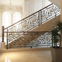Rampe d'escalier moderne en fer avec design minimaliste, résistante à la rouille, à fixation au sol