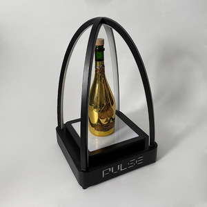 Support à vin lumineux LED en forme d'As de Pique, jaune, présentoir de bar éclairé, utilisation moderne pour les fêtes - Product Image 4