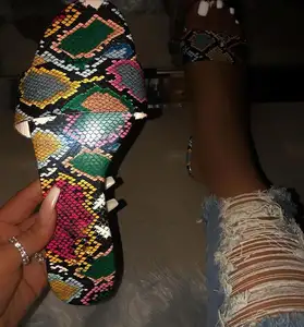 SD-073 2019 Cantik Ajaib Cetak Kulit Ular dengan Sandal Sandal Sandal Kristal Tali Silang Transparan PVC untuk Wanita