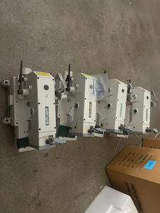 Machine à coudre industrielle SIRUBA Z008-248Q à double aiguille, point picot zig-zag, pour sous-vêtements féminins. - Product Image 3