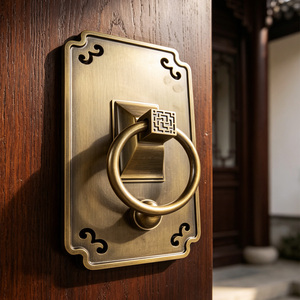 Nuova Maniglia a Anello per Porta in Ottone Anticato Stile Cinese con Piastra Rettangolare Incisa per Showroom di Materiali Edili e Showroom di Porte - Product Image 2