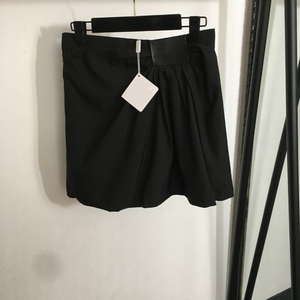 Nuova <span class=keywords><strong>Gonna</strong></span> Corta Plissettata da Donna con Logo in Pelle e Pantaloncini di Sicurezza Incorporati - Product Image 3