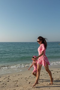 Tenue d'été joyeuse pour filles conçue avec des éléments décoratifs en utilisant un tissu en coton doux pour offrir un confort respirant - Product Image 5