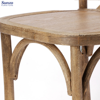 Chaise de salle à manger d'extérieur empilable en bois massif traditionnelle et durable à dossier croisé pour mariages et hôtels – Vente en gros