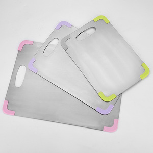 <span class=keywords><strong>Tagliere</strong></span> creativo per la casa <span class=keywords><strong>in</strong></span> <span class=keywords><strong>acciaio</strong></span> inox con angolo <span class=keywords><strong>in</strong></span> Silicone addensato <span class=keywords><strong>in</strong></span> plastica per carne e frutta - Product Image 4