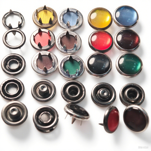 Bán buôn tùy chỉnh vòng ngọc trai <span class=keywords><strong>Snap</strong></span> Nút Kẽm hợp kim <span class=keywords><strong>prong</strong></span> với màu Stones <span class=keywords><strong>4</strong></span> phần cho quần áo - Product Image 2