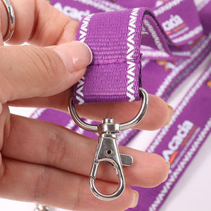 สายคล้องคอสีม่วงพร้อมโลโก้พิมพ์ซิลค์สกรีนและบัตรประจำตัวพีวีซีแบบกำหนดเอง - Product Image 2