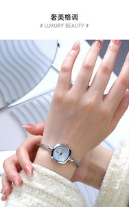 Montre à quartz pour femme, bracelet tressé de style cygne délicat, spéciale Noël - Product Image 3