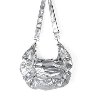 กระเป๋าสะพายไหล่แบบจีบหลากสีพร้อมสายสะพายไหล่ปรับได้ทันสมัยและเป็นส่วนตัว - Product Image 2