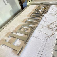 Enseigne lumineuse 3D personnalisée en acier inoxydable avec lettres en relief rétroéclairées par LED pour logo mural de magasin ou entreprise