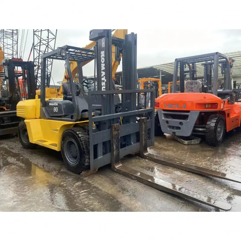 Şangay bahçesinde satılık iyi durumda ikinci el Komatsu 8 ton forklift 8 ton kullanılır