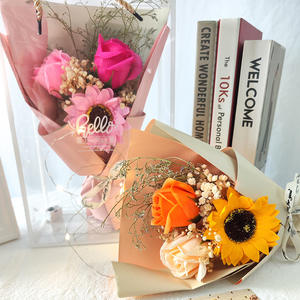 Boîte cadeau en <span class=keywords><strong>fleurs</strong></span> de savon transparentes pliables en gros avec poignée, <span class=keywords><strong>bouquet</strong></span> de <span class=keywords><strong>fleurs</strong></span> <span class=keywords><strong>séchées</strong></span>, boîte à <span class=keywords><strong>fleurs</strong></span> transparente en PVC - Product Image 2