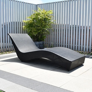 Chaises longues <span class=keywords><strong>en</strong></span> rotin pour l'extérieur Chaise longue <span class=keywords><strong>de</strong></span> <span class=keywords><strong>jardin</strong></span> avec coussin Mobilier <span class=keywords><strong>de</strong></span> piscine Patio Piscine Chaise <span class=keywords><strong>de</strong></span> plage Ensemble <span class=keywords><strong>de</strong></span> meubles <span class=keywords><strong>de</strong></span> <span class=keywords><strong>jardin</strong></span> - Product Image 6