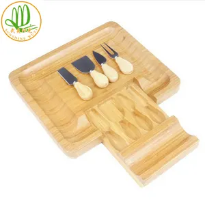 Planche à fromage en bambou personnalisée avec 4 couteaux en acier inoxydable et ustensiles de service