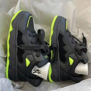 Scarpe Chunky per Uomo e Donna - Design di Nicchia Moda Nazionale Personalizzato con Dettaglio Nero sul Tallone - Product Image 1