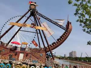 <span class=keywords><strong>Bateau</strong></span> à bascule en fibre de verre durable pour parc d'attractions extérieur, <span class=keywords><strong>bateau</strong></span> <span class=keywords><strong>pirate</strong></span>, couleur personnalisée, capacité 500 kg - Product Image 2