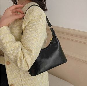 Venta al por mayor bolso cruzado de cuero simple bolso cruzado pequeño bolso de hombro suave <span class=keywords><strong>vintage</strong></span> de las mujeres - Product Image 2