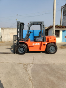 Heli H2000 7 Tons <b>Used</b> Diesel Powered <b>Pallet</b> Truck with Isuzu Engine 4X4 Drive 3m Lifting Height - Product Image 6