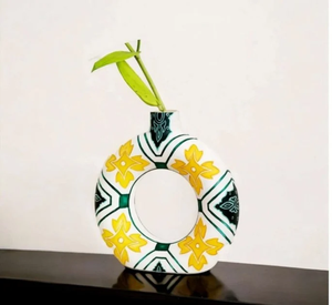 Jarrón Pintado Antiguo, Recipiente Decorativo Floral con Acabado Artístico para Mesa, Decoración de Interiores para el Hogar y la Oficina, Macetas y Jardineras - Product Image 1