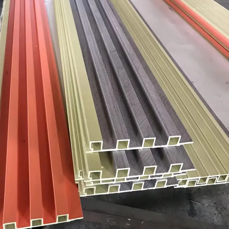 आंतरिक प्लास्टिक लकड़ी के समग्र को कवर बोर्ड Wainscoting Vinyl लकड़ी सजावटी 3D Fluted Cladding पीवीसी डब्ल्यूपीसी दीवार पैनल