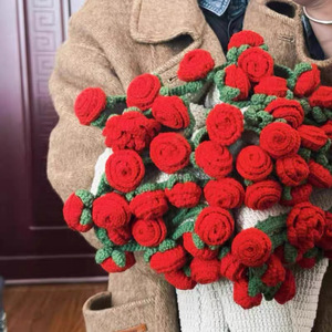 Couverture de bouquet de roses en crochet finie-pliez la couverture pour former <span class=keywords><strong>un</strong></span> cadeau de bouquet de roses pour mère petite amie couverture faite à la main - Product Image 3