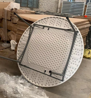 Table pliante en plastique blanc de banquet en PEHD de 4 pieds utilisée pour l'événement de mariage en plein air