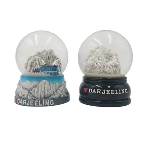 Globo d'Acqua in Poliresina Personalizzato con Treno e Montagna Innevata 65 # Globo di Neve Accetta OEM e ODM - Product Image 1