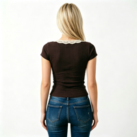 Haut court moulant à manches courtes et col en V avec dentelle de style français et nœud sur le devant pour femme – Tendance estivale sexy et irrésistible