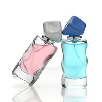 Flacon de parfum en verre le plus populaire, 50 ml, forme abstraite, flacon de parfum personnalisé, estampage à chaud en feuille d'or avec couvercle et boîte cadeau