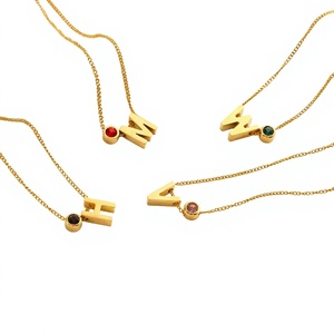 Collier en acier inoxydable plaqué or 18 carats avec pendentif lettre initiale en zircon pierre de naissance pour femme, modèle TINY - Product Image 3