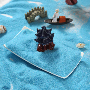 La Color Sand Factory vend du sable bleu, utilisé comme matériau de sablage pour les décors de films et de séries télévisées. - Product Image 5