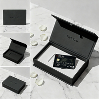 Boîte d'emballage de luxe rouge foncé pour carte VIP - Boîte pour carte de membre - Boîte pour carte-cadeau - Boîtes rigides avec laminage brillant/mat et gaufrage