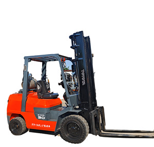 Chariot élévateur à fourche GPL d'occasion Toyota 3 tonnes 4 mètres 2 mâts - Product Image 1