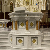 Piliers d'ange en marbre naturel sculpté à la main sur mesure pour église catholique, table d'autel avec piliers pour la prière