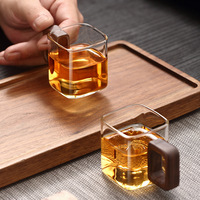 Tasse en verre carré à haute teneur en borosilicate avec poignée en bois pour thé expresso cocktail vin tir verres en verre de qualité supérieure