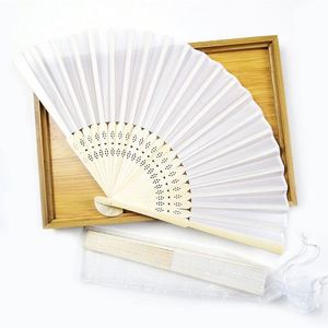 Ventilador Portátil de Bambú Pintado a Mano de 21 cm, Estilo Tradicional para Año Nuevo y Bodas, con Diseño de Ángel Musical, Personalizable para Publicidad - Product Image 3