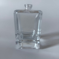 Bouteille de parfum de luxe moderne 50ml sous-paquet de voyage personnalisé bouteille en verre avec bouchon