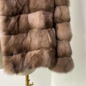 Manteau en fourrure de zibeline véritable de luxe sur mesure, col en V, longueur moyenne, grand revers, pour l'hiver - Product Image 6