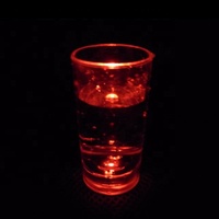 Accessoires de fête Verre à boire en gros Verre à shot LED lumineux en forme de balle