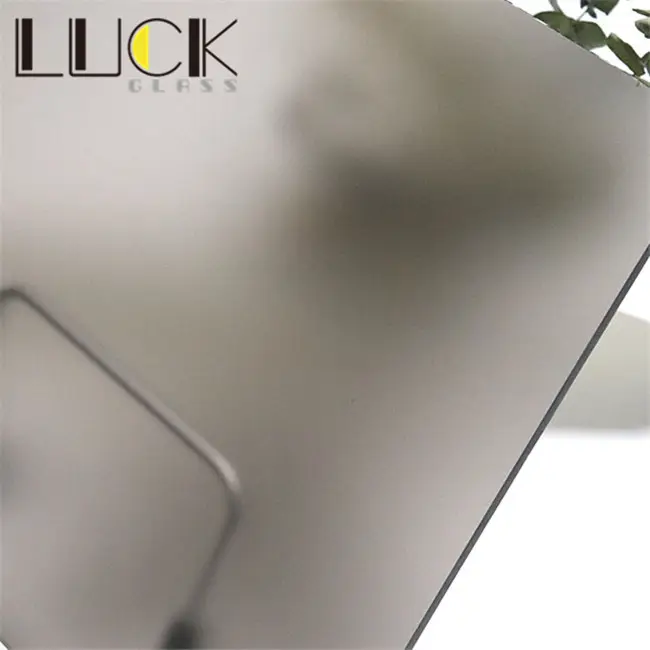 2440*3660ミリメートルLuck Glass Euro Bronze Grey Stain Ultra Clear Frosted Acid Etched Shower Glass Made In China