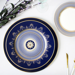 Service de table en porcelaine fine de style européen avec rayures géométriques bleues et dorées pour banquets de mariage et restaurants haut de gamme - Product Image 4