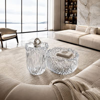 Table basse sculpturale de luxe en résine transparente à bords ondulés irréguliers, avec texture de glace et design transparent moulé à la main