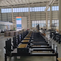Nouveau modèle, prix usine, lit de Pilates Reformer commercial noir en aluminium avec barre de traction coulissante pour studio de Pilates Body Balanced