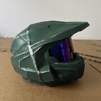 Casque de jeu de rôle Halo avec masque facial visible, couleur personnalisable. Fournitures pour événements et fêtes.